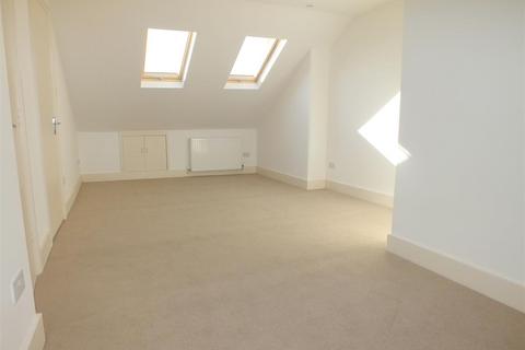 2 bedroom maisonette to rent, Shirlock Road