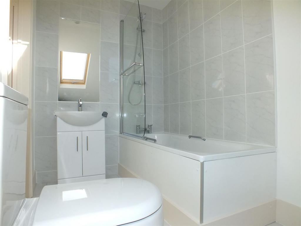 En Suite Bathroom.jpg