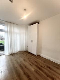 Studio to rent, Wolves lane, N22 5JD