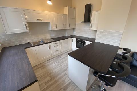 2 bedroom flat to rent, Ladybarn Lane, Manchester M14