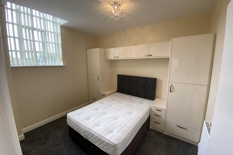 2 bedroom flat to rent, Ladybarn Lane, Manchester M14