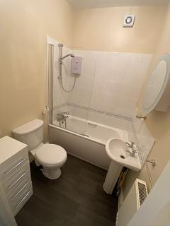 2 bedroom flat to rent, Ladybarn Lane, Manchester M14