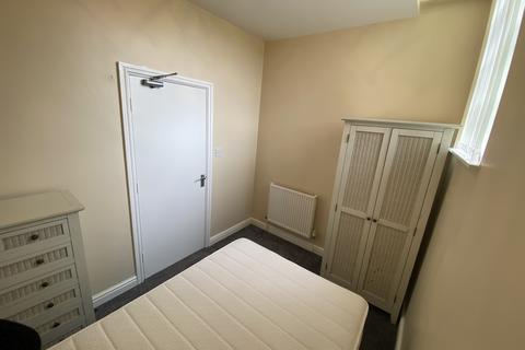 2 bedroom flat to rent, Ladybarn Lane, Manchester M14