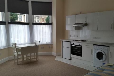 Studio to rent, Freeland Road, Ealing, London, W5