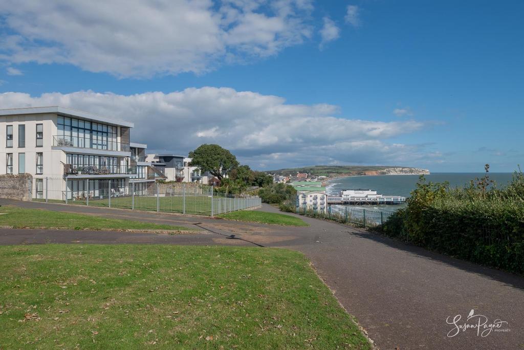 Ferncliff Path and views