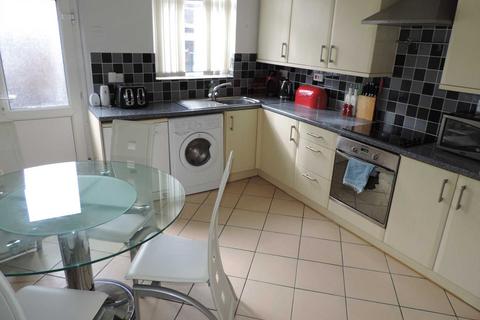 2 bedroom terraced house to rent, Melling Avenue, Chadderton, Oldham