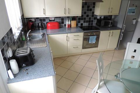 2 bedroom terraced house to rent, Melling Avenue, Chadderton, Oldham