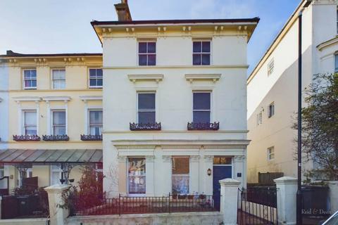 1 bedroom flat to rent, Upperton Gardens, Eastbourne