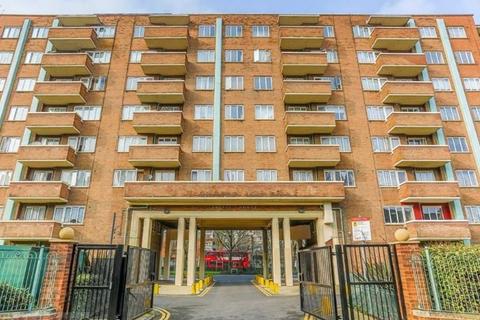 3 bedroom ground floor flat to rent, Mile End Road London E1