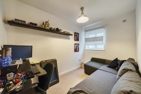 2 bedroom flat for sale, Wedgewood Street,  Aylesbury,  HP19