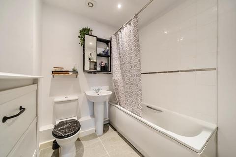 2 bedroom flat for sale, Aylesbury,  Buckinghamshire,  HP19