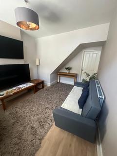 2 bedroom terraced house to rent, Denmark Road