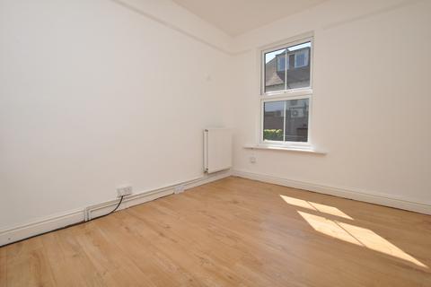 Studio to rent, York Road, Guildford, Surrey, GU1