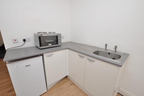 Studio to rent, York Road, Guildford, Surrey, GU1