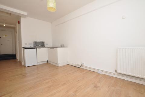 Studio to rent, York Road, Guildford, Surrey, GU1