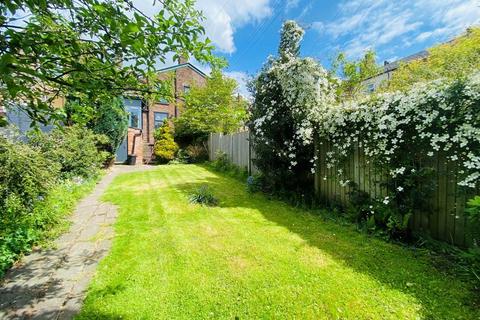 4 bedroom terraced house to rent, Buxton Road, Macclesfield