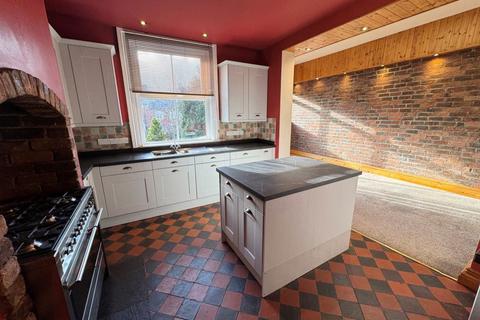 4 bedroom terraced house to rent, Buxton Road, Macclesfield