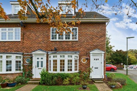 4 bedroom end of terrace house to rent, Gainsborough Court, Walton-On-Thames, KT12