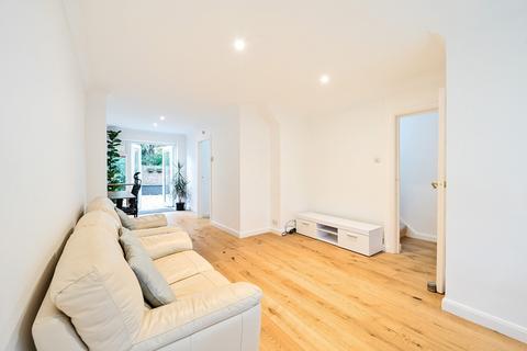 4 bedroom end of terrace house to rent, Gainsborough Court, Walton-On-Thames, KT12