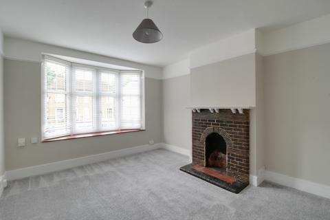 2 bedroom flat to rent, South Street, Epsom KT18