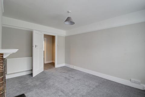 2 bedroom flat to rent, South Street, Epsom KT18