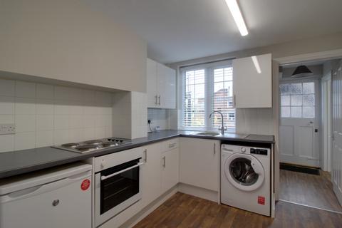 2 bedroom flat to rent, South Street, Epsom KT18