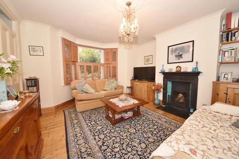 1 bedroom apartment to rent, Stanley Road, Teddington TW11