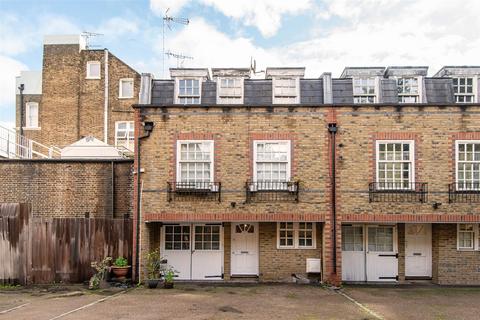 3 bedroom terraced house to rent, Gladstone Mews, Cavendish Road, London