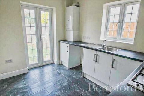 3 bedroom semi-detached house for sale, Gosbecks View, Colchester, CO2