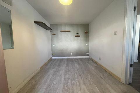 2 bedroom apartment to rent, Great West Road, Hounslow TW5