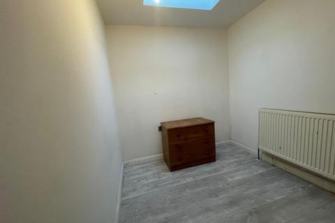 undefined, Great West Road, Hounslow TW5