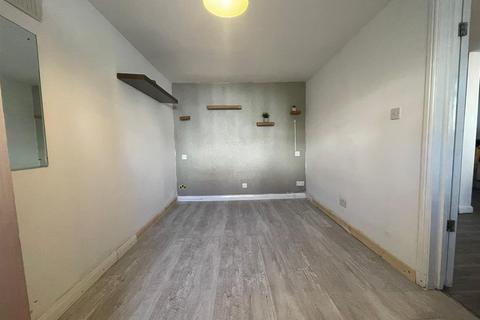 undefined, Great West Road, Hounslow TW5