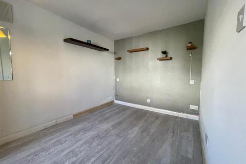 undefined, Great West Road, Hounslow TW5
