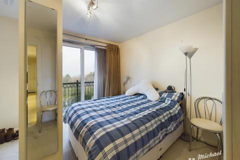 2 bedroom flat for sale, Chiltern House, Oxford Road, Aylesbury, Buckinghamshire