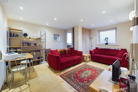 2 bedroom flat for sale, Chiltern House, Oxford Road, Aylesbury, Buckinghamshire