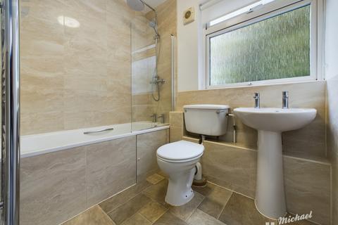 1 bedroom bungalow to rent, Hastoe Park, Aylesbury, Buckinghamshire