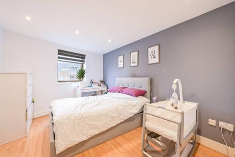 2 bedroom flat for sale, Orion Point, Isle Of Dogs, London, E14