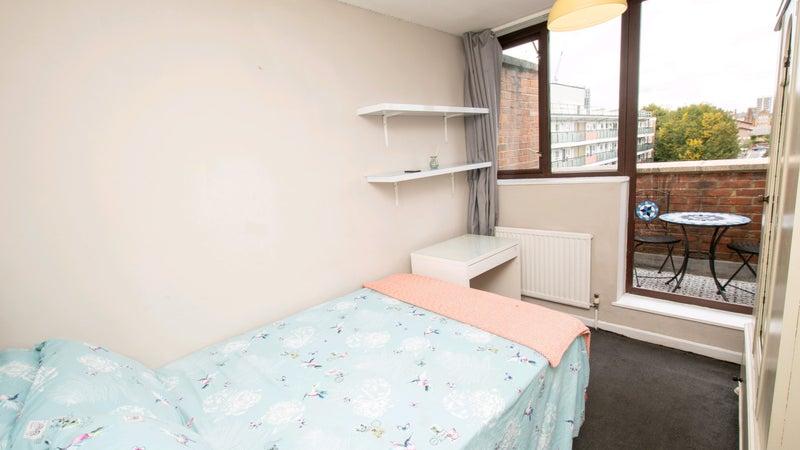 Large Rooms - Crondall Street