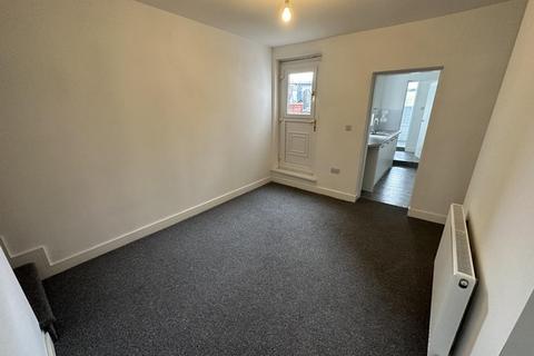 3 bedroom terraced house to rent, London Street, New Whittington, Chesterfield, Derbyshire