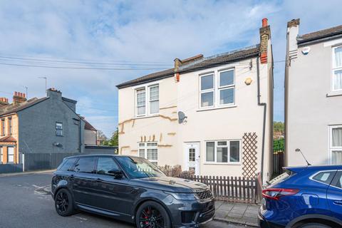 4 bedroom semi-detached house to rent, Blandford Road, Bromley, BR2