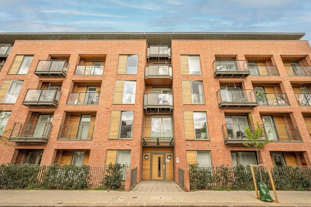 Beaufort Court, West Hampstead... 3 bed flat to rent £4,117 pcm (£950 pw)