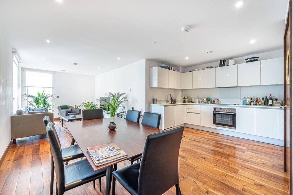 Beaufort Court, West Hampstead... 3 bed flat to rent £4,117 pcm (£950 pw)
