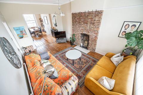 1 bedroom flat for sale, Haverstock Hill, Belsize Park, London, NW3