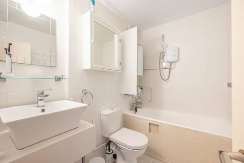 Studio for sale, Ashbourne Close, Woodside Park, London, N12