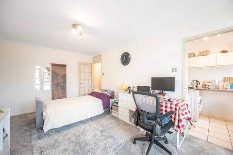 Studio for sale, Ashbourne Close, Woodside Park, London, N12