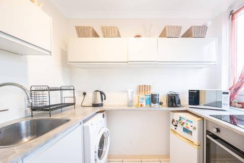 Studio for sale, Ashbourne Close, Woodside Park, London, N12