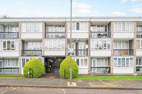 Studio for sale, Ashbourne Close, Woodside Park, London, N12