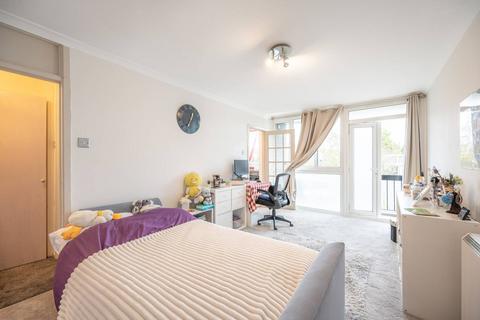 Studio for sale, Ashbourne Close, Woodside Park, London, N12