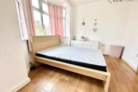 Studio to rent, London N17