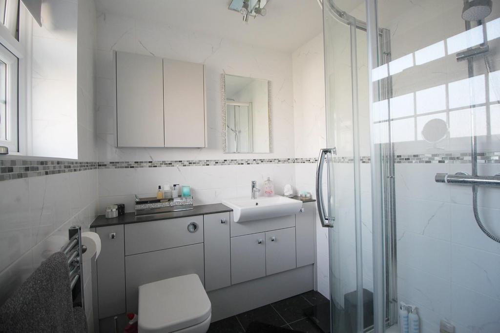 Ensuite.JPG